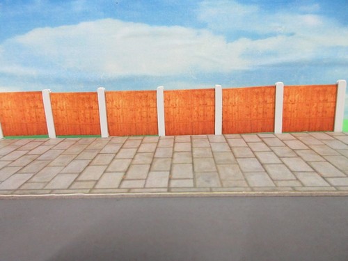 Fencing concrete posts and - ,